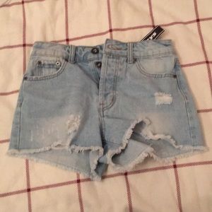never worn tillys shorts